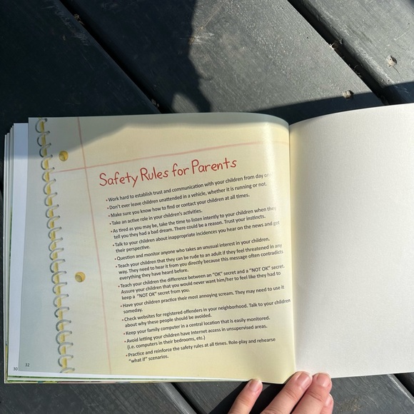 Smarter than the Scoopers BOOK! Keeping your child safe! Children’s book! New! - Picture 8 of 12